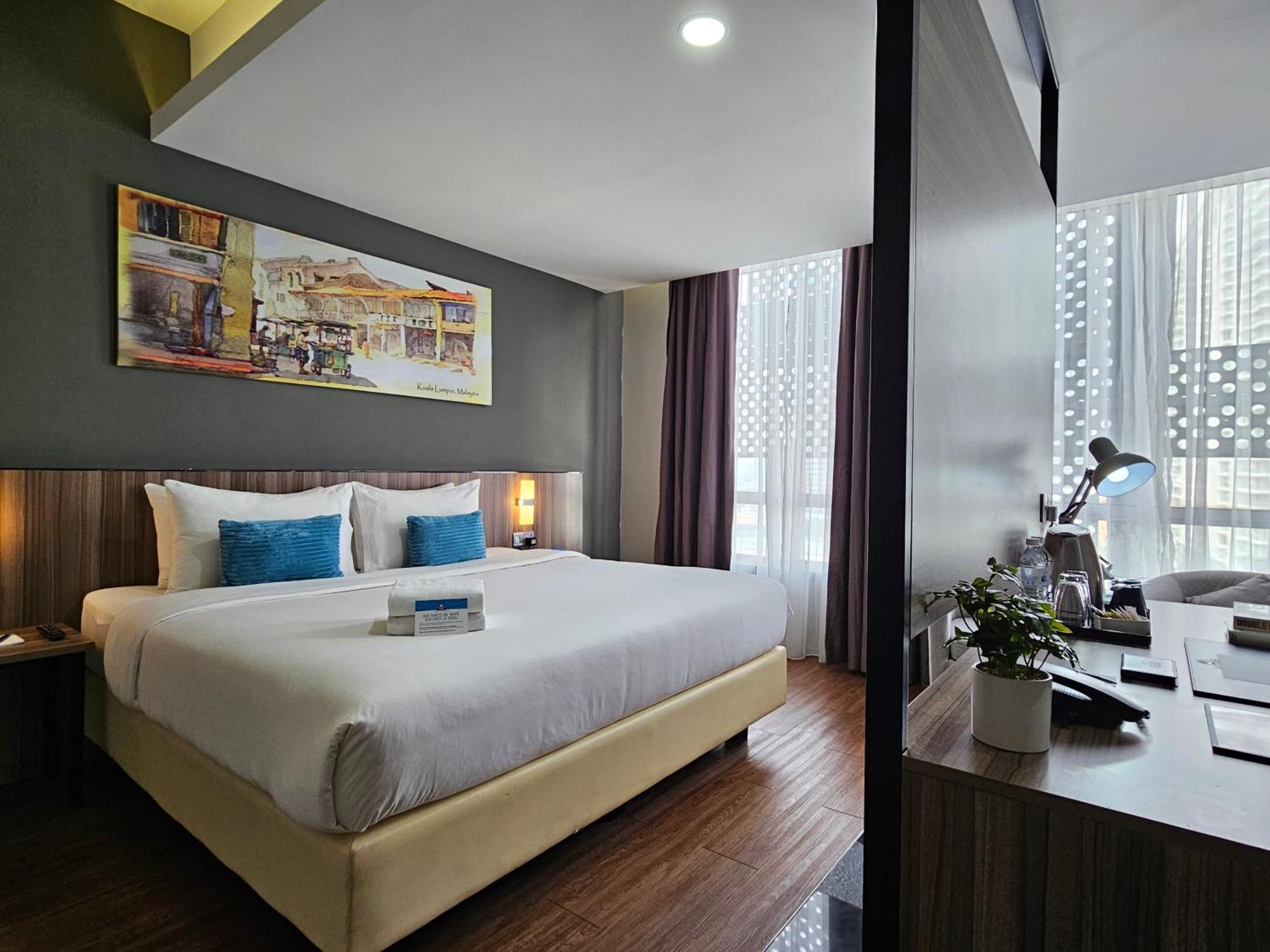 Days Hotel & Suites By Wyndham Kl - Chan Sow Lin Mrt Or Lrt Kuala Lumpur Ngoại thất bức ảnh